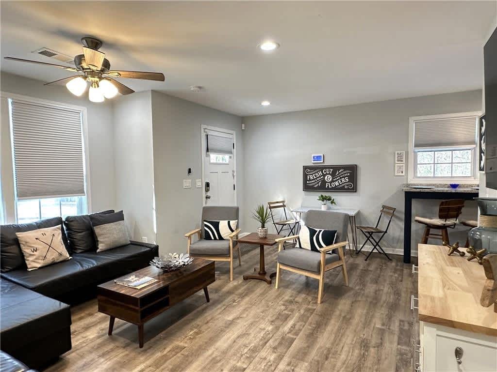 285 Whitaker Circle NW