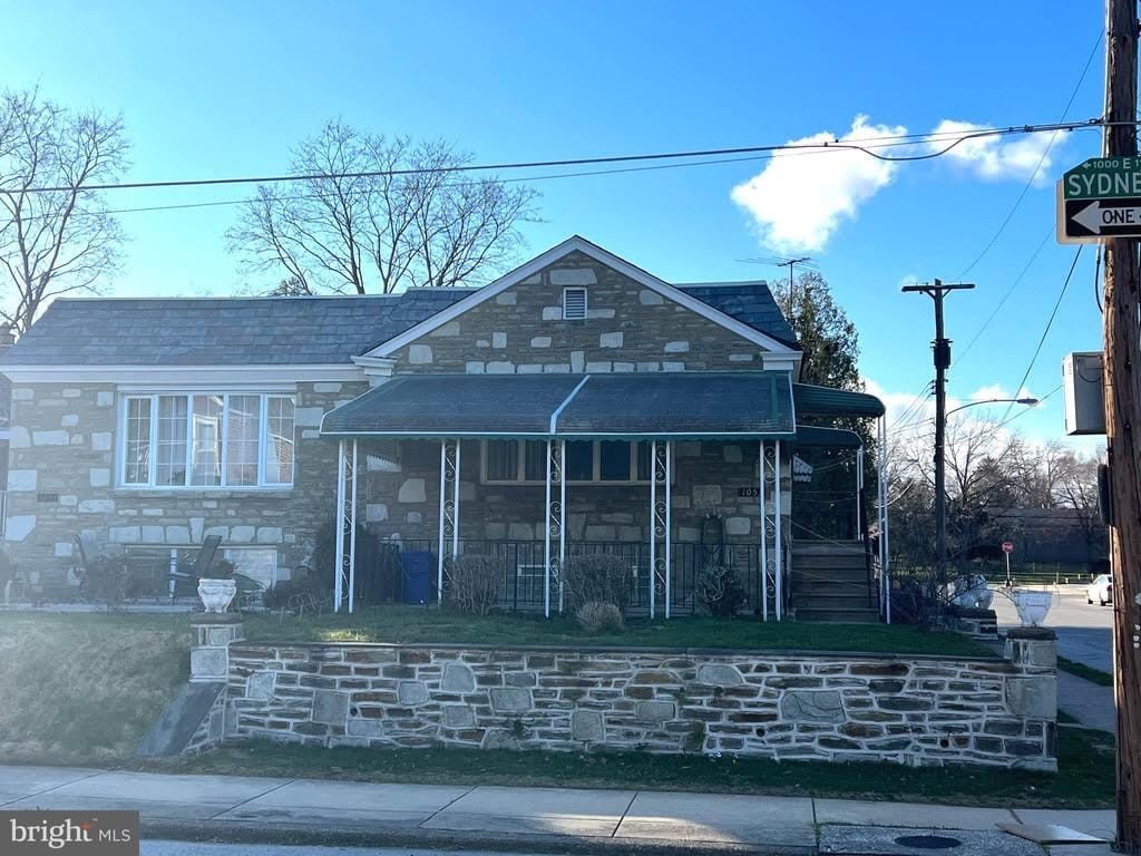 1053 E SYDNEY STREET