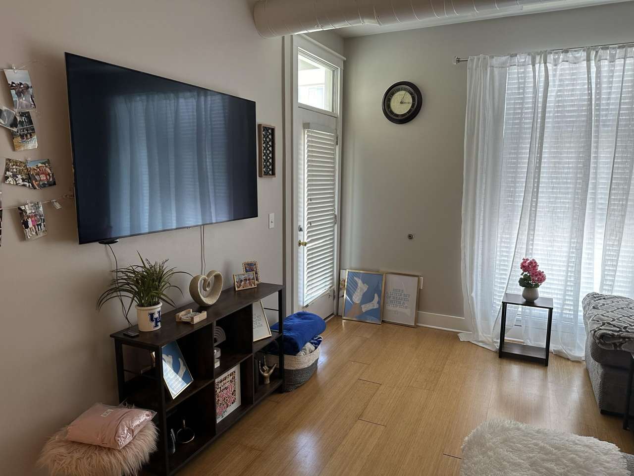 535 S Upper unit: 215