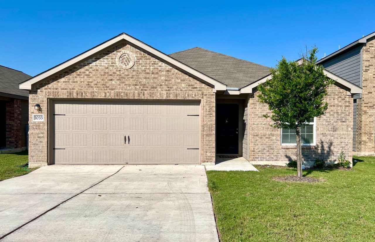 1 story home with fenced in yard in Jarrell