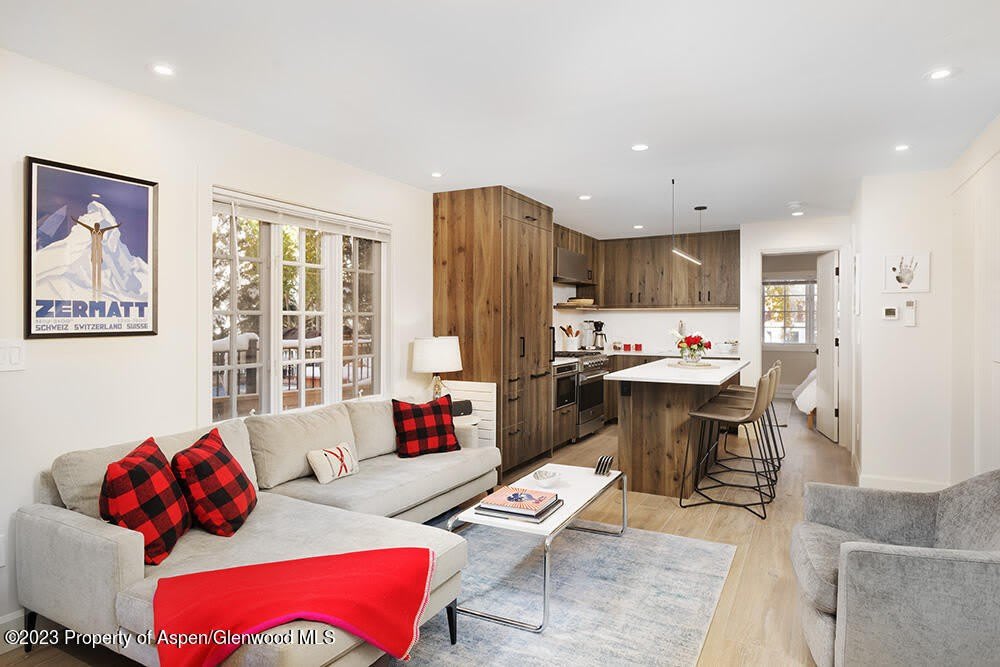 631 S Galena Street unit: #11