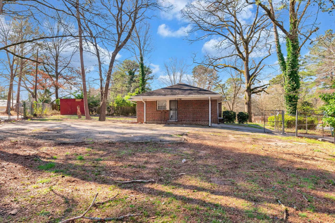 3 Bedroom 1 Full Bath Brick home!