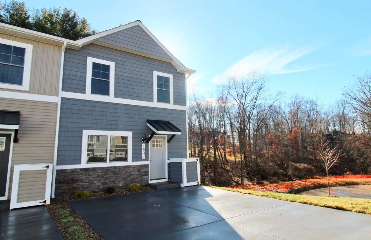 Newer Construction End Unit Townhome Near Sentara RMH Hospital for Rent! Large Unfinished Basement for Storage.