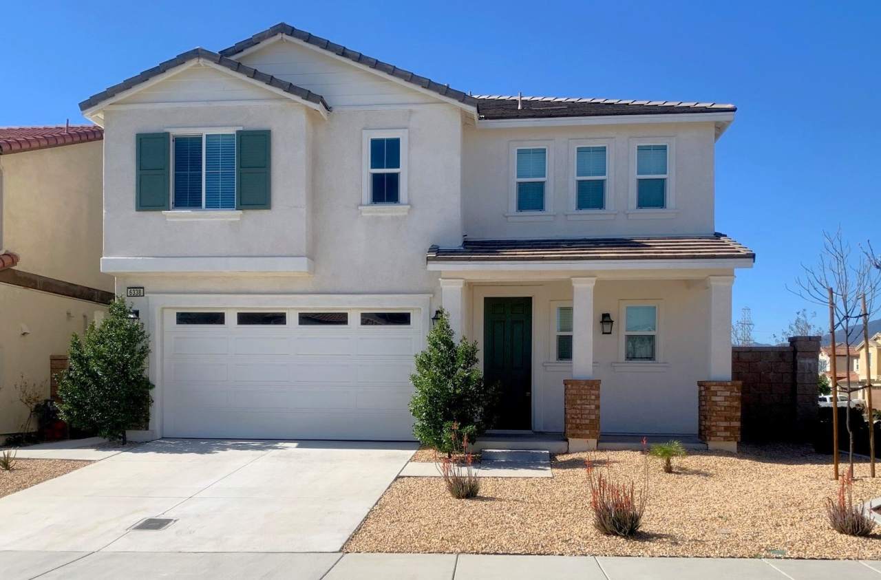 CREEKSTONE WAY FONTANA 92336 (3 BED / 2.5 BATH)