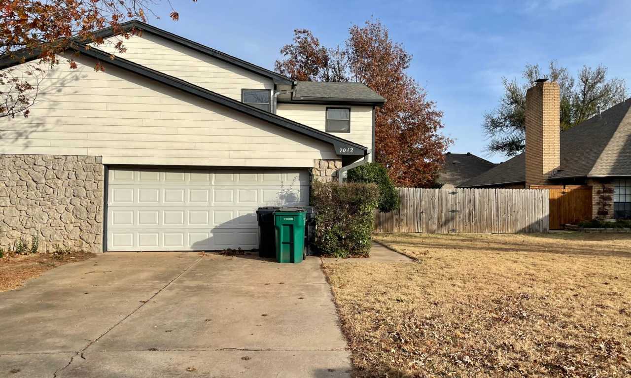 Oversized Three Bedroom with an Office Near Lake Hefner!!