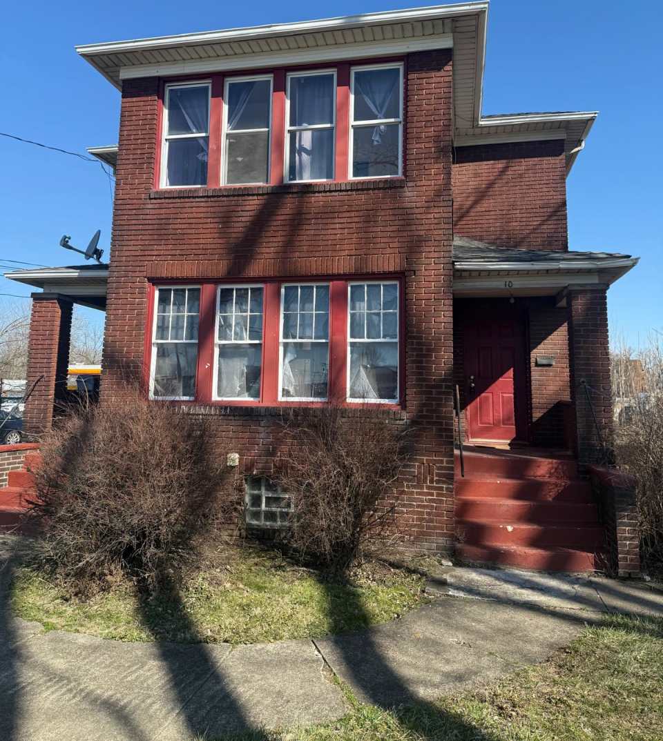 10 East Lucius Avenue - 10