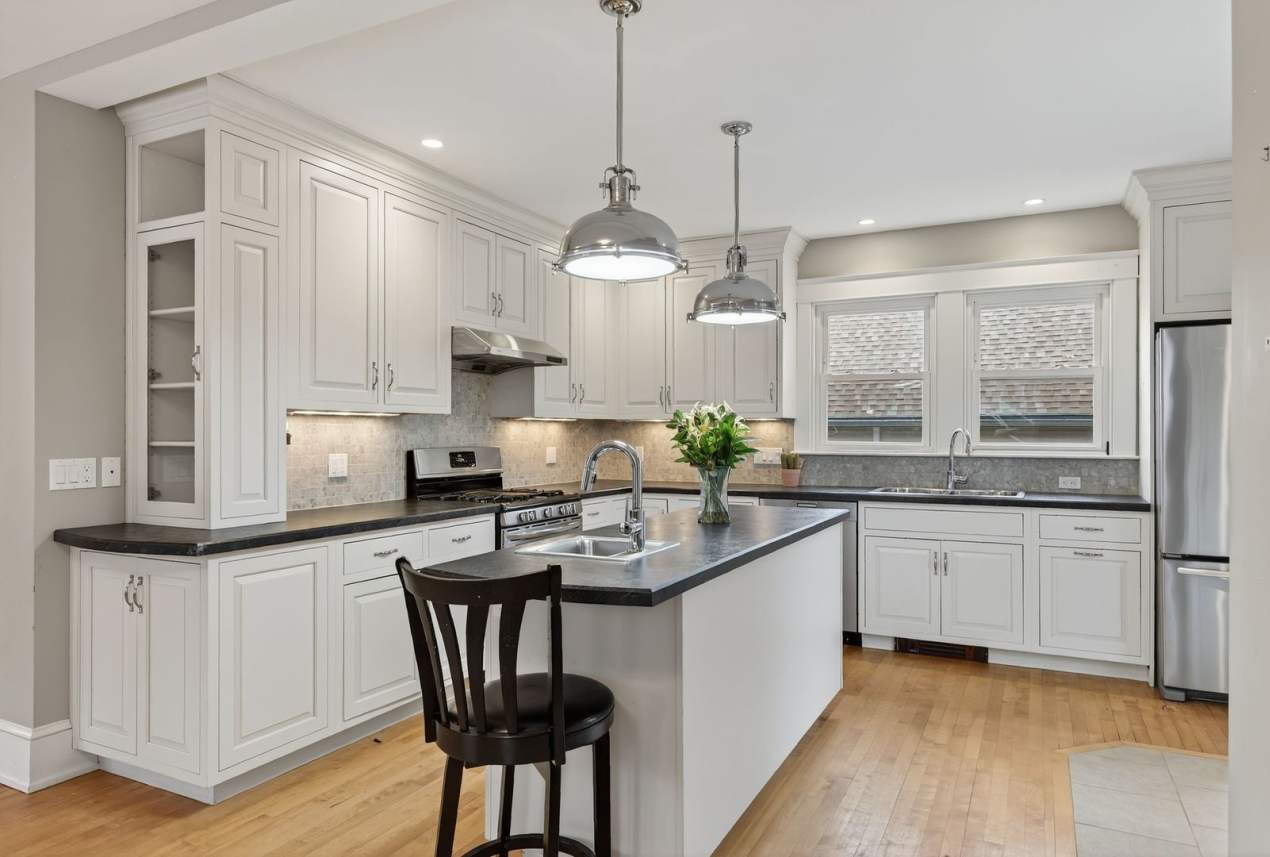 Sunny Bungalow in Willard Square