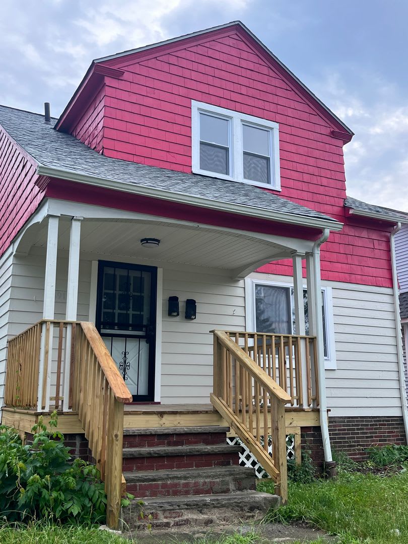 Charming 2-Bedroom Upper Unit – Spacious Living