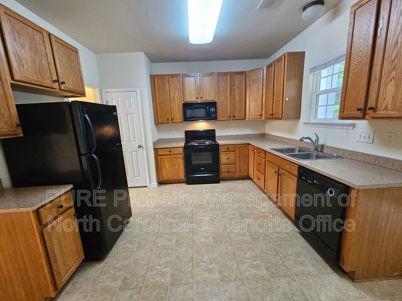 7227 Tanners Creek Drive