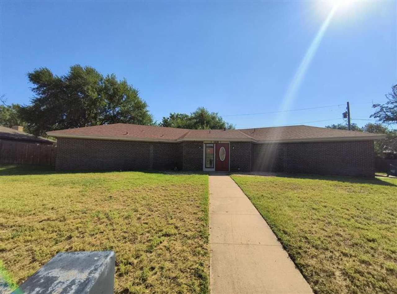 Nice family 3 bedroom and 2 bath home in a great location! Across from Fannin Elementary.