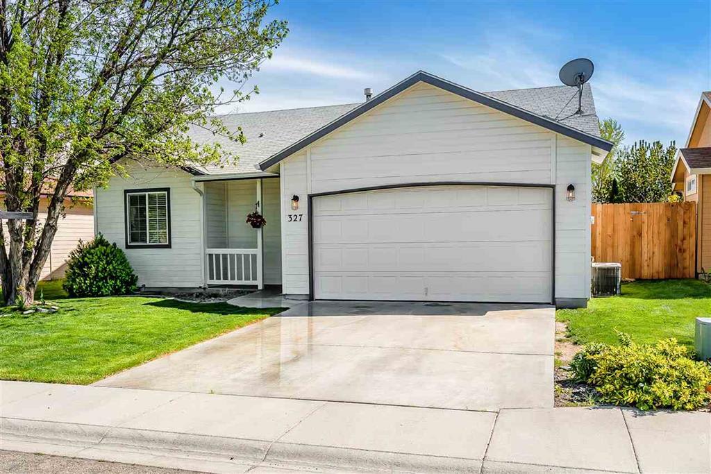 Cute Kuna home in the Farmhouse subdivision