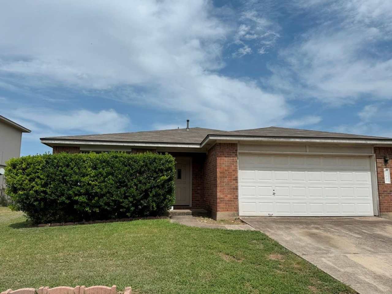 Nice 4 bedroom available in Riverside Grove subdivision!