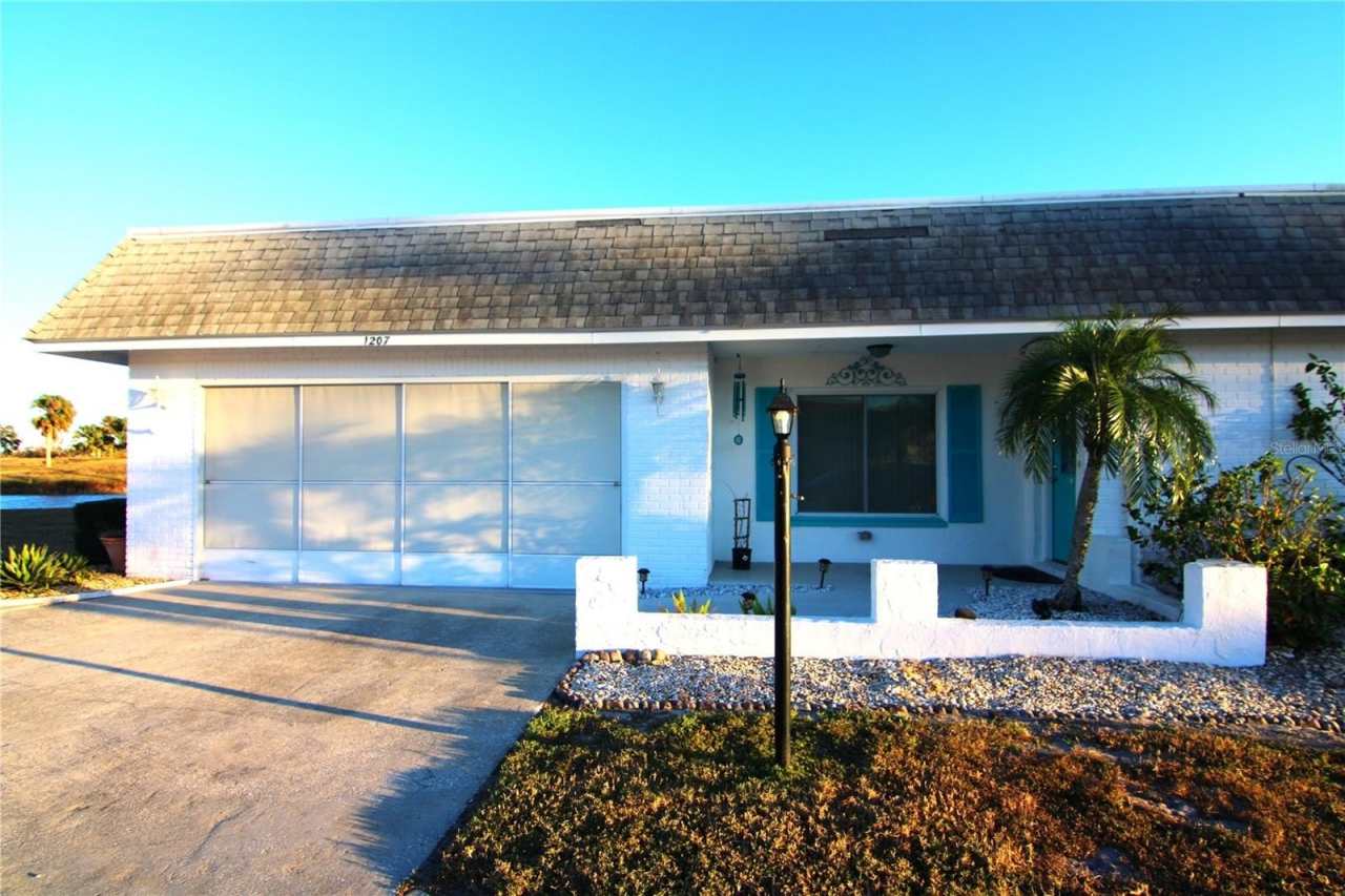 1207 LAKEHOUSE COURT