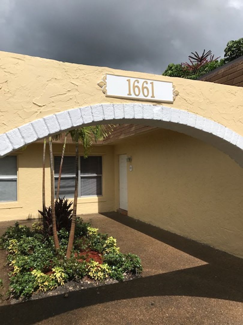 1661 SW 41 Ave North