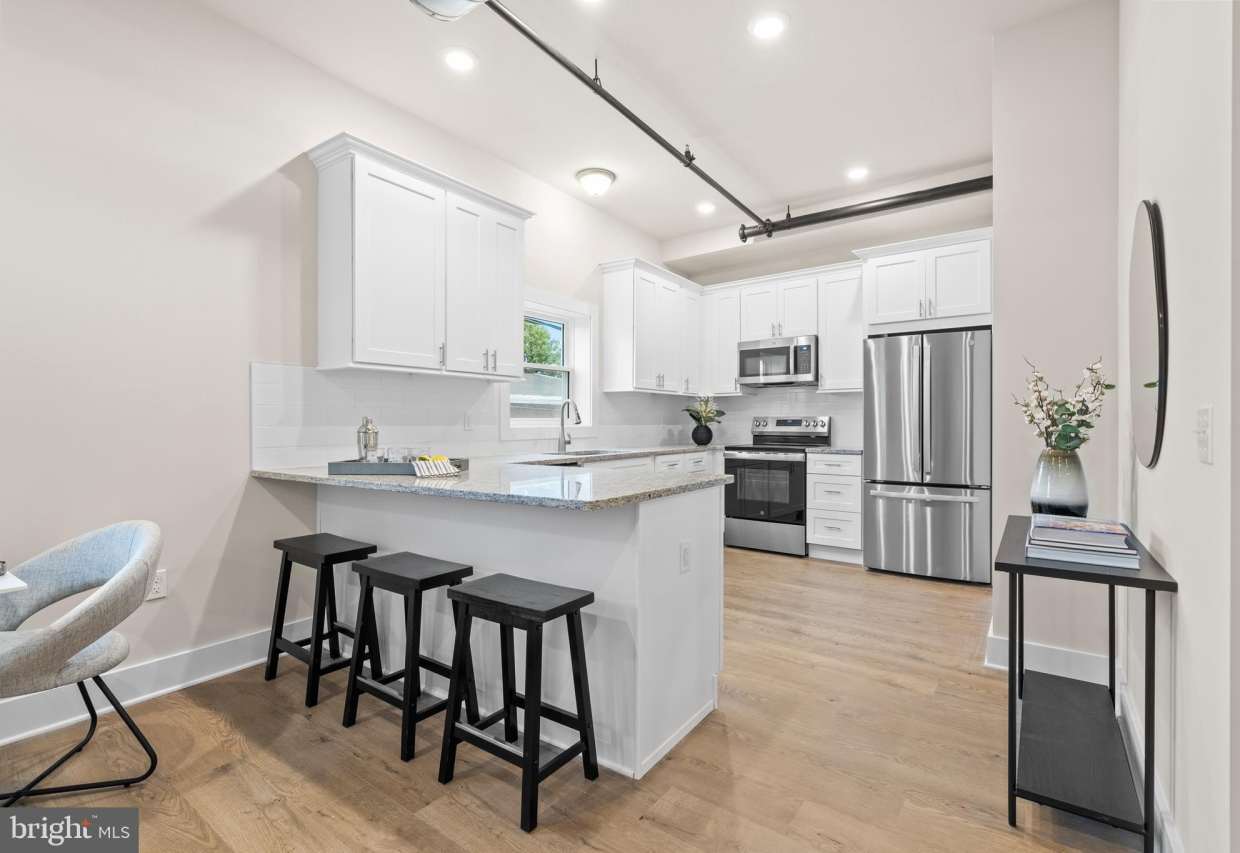 30 W BROAD Street unit: Suite 6