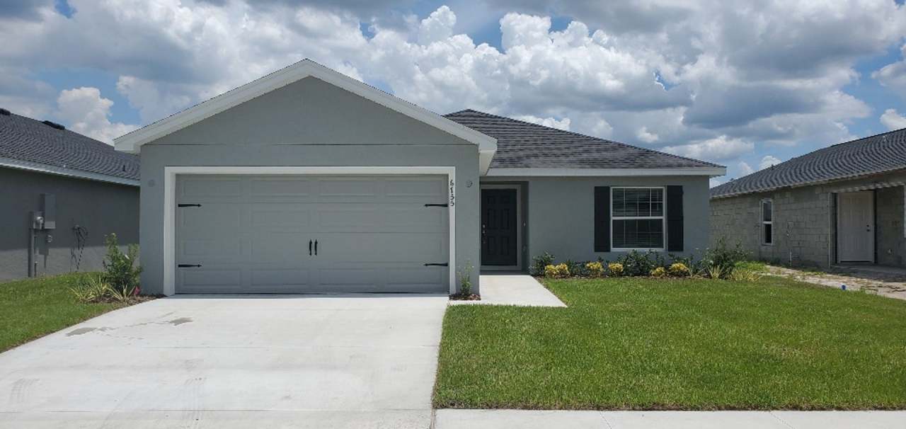Like New!! 4-Bedroom, 2-Bathroom in Lakeland