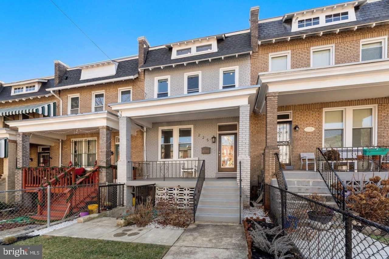 225 CHANNING Street NE