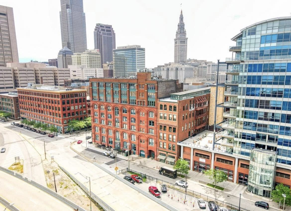 635 West Lakeside Avenue