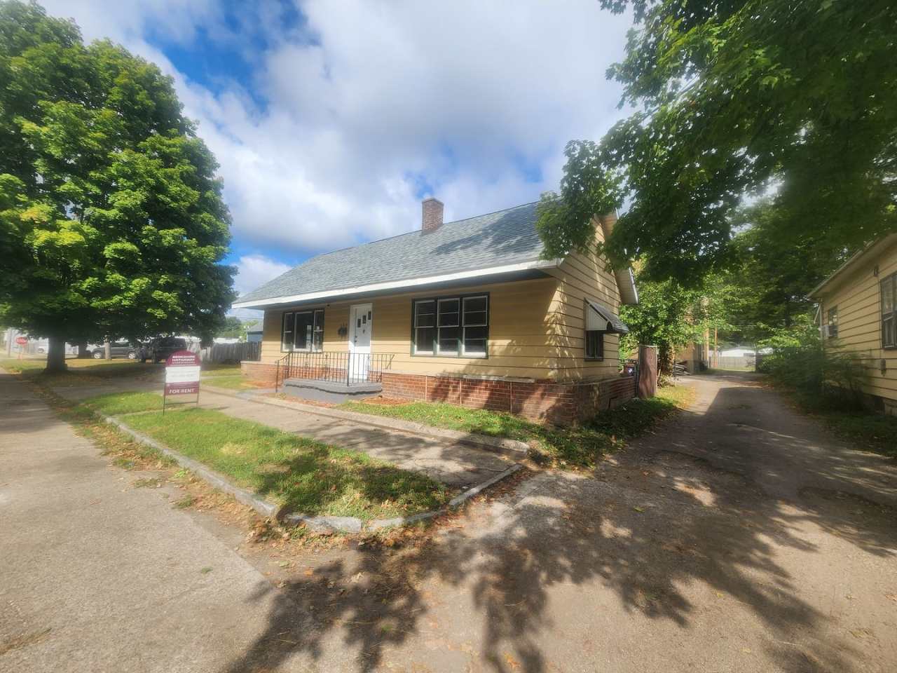 2 Bedroom 1 Bath House on the Northside