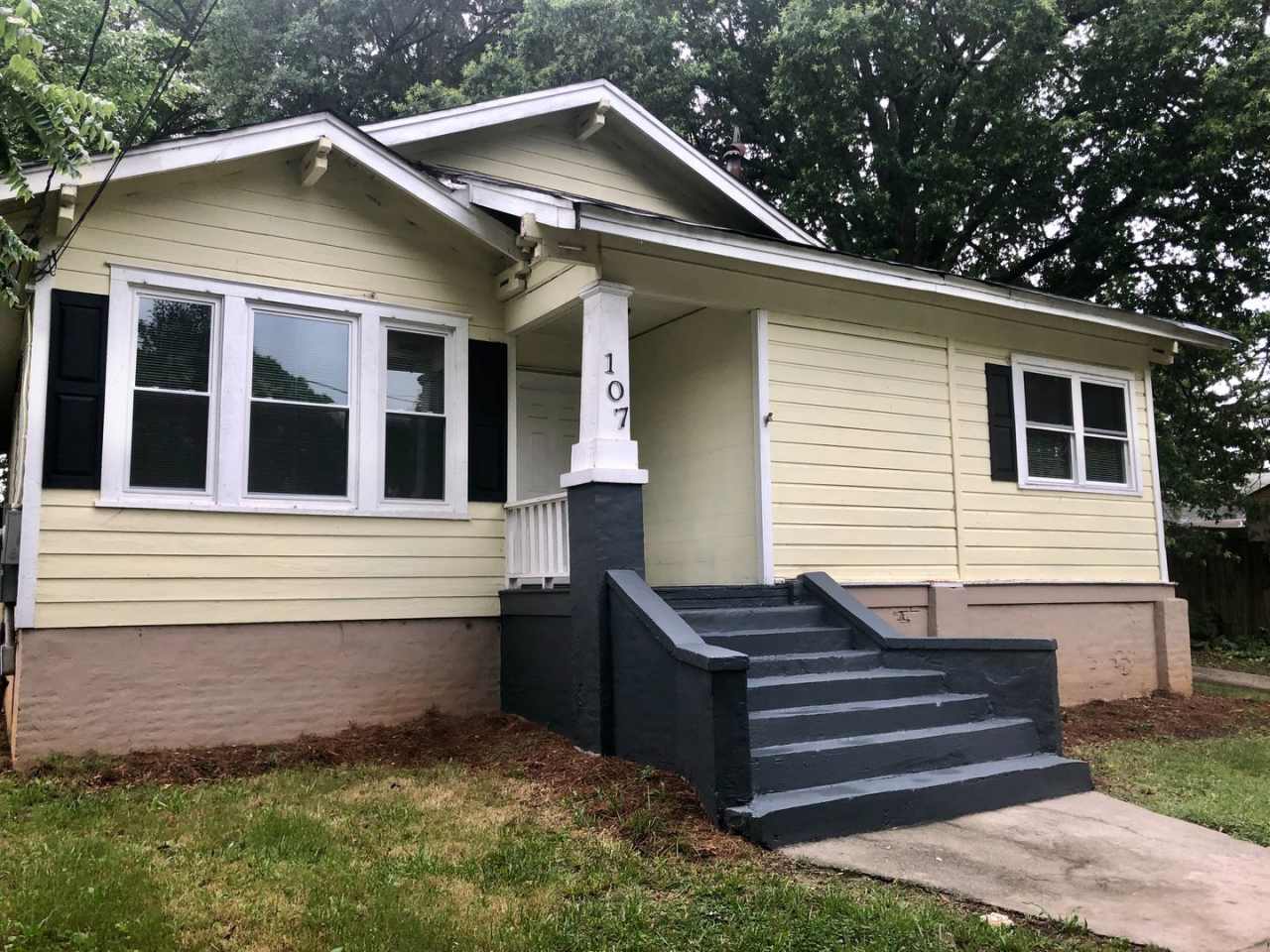 **MOVE-IN Special $500 off the 1st full month's rent with lease signed by 12/10/25**