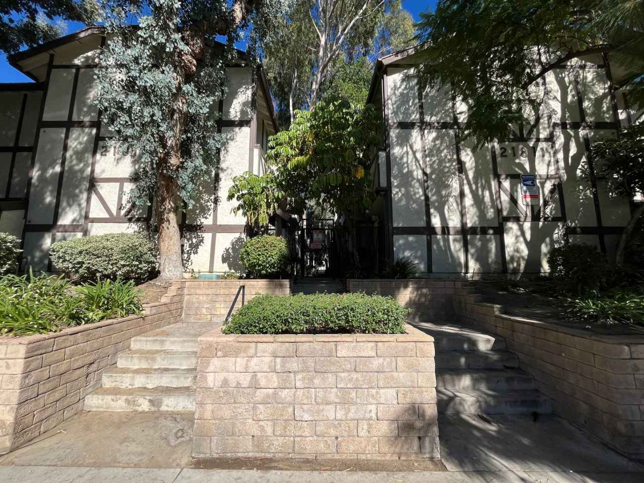 Canoga Park 1BR w/all appliances, parking, pool + spa!