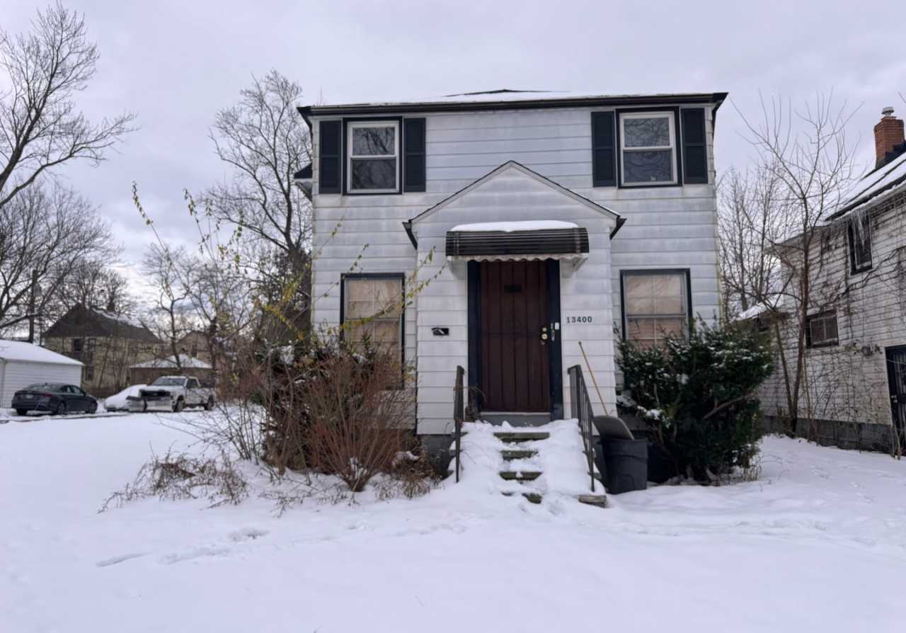 Charming 3-Bedroom Property in Prime Location