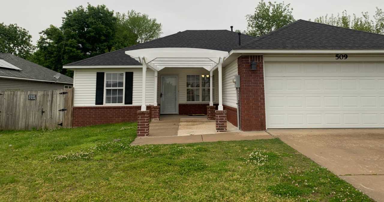 Updated 3 BR in Rogers
