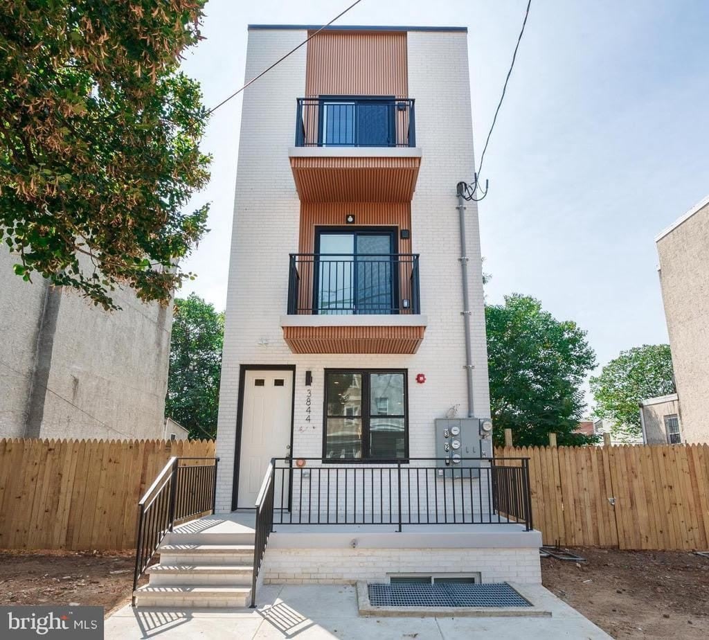 3844 FAIRMOUNT AVENUE