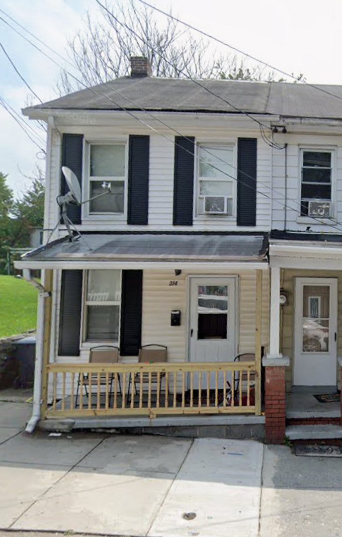 Bright 3 Bedroom, 1 Bath Single Family Home in Steelton, PA!