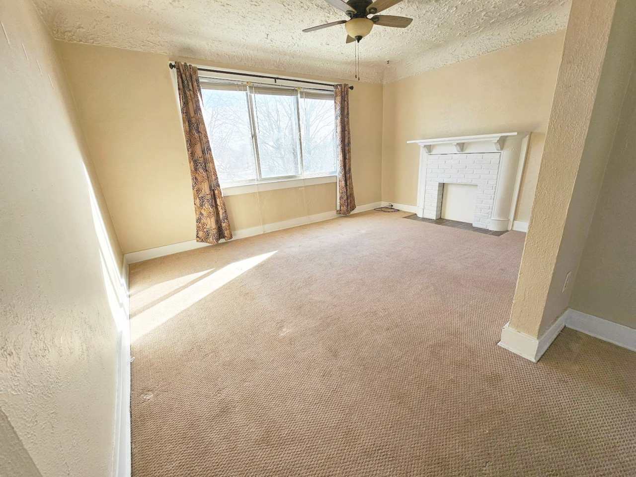 2401 Burnside Ave- Upstairs