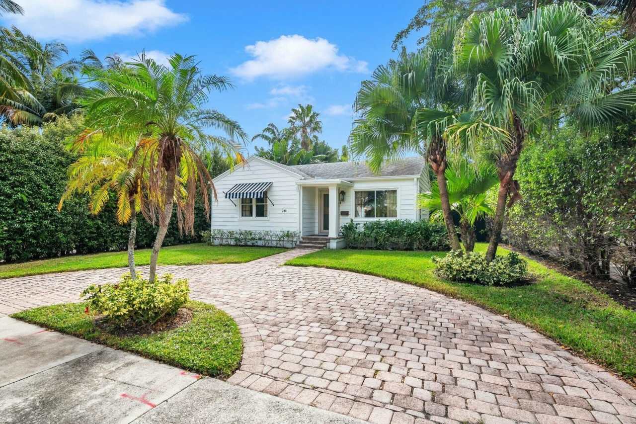 240 Almeria Road
