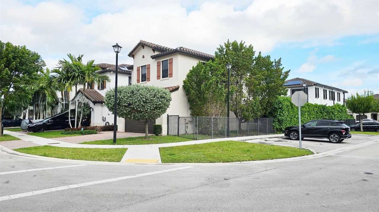 3209 West 98th Place