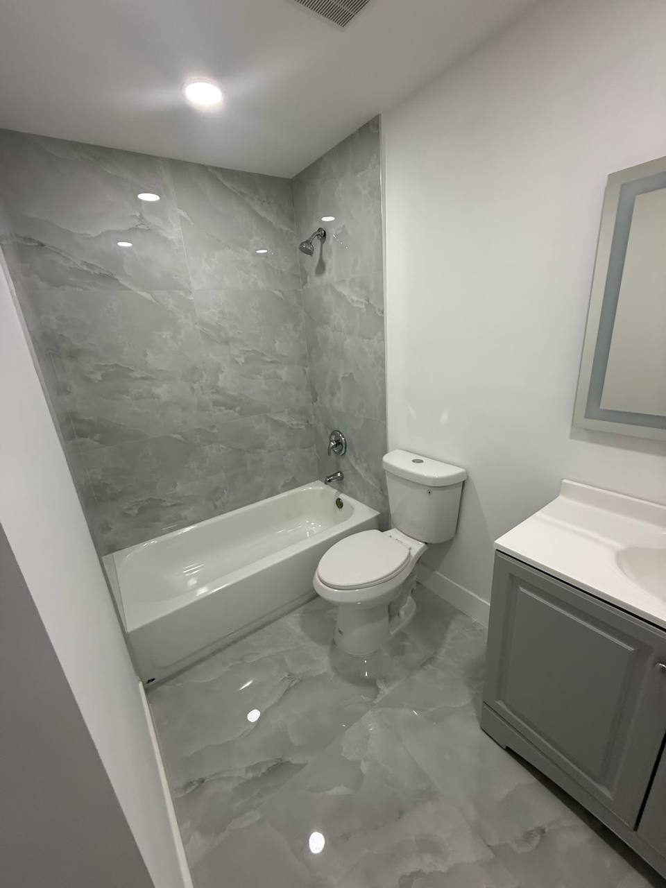 1543 West 42nd Street