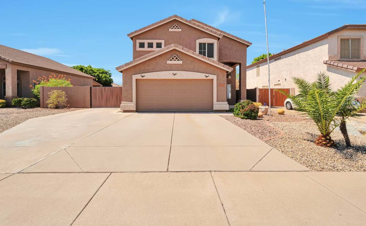 Your Spacious DREAM Home in The Heart of Gilbert!
