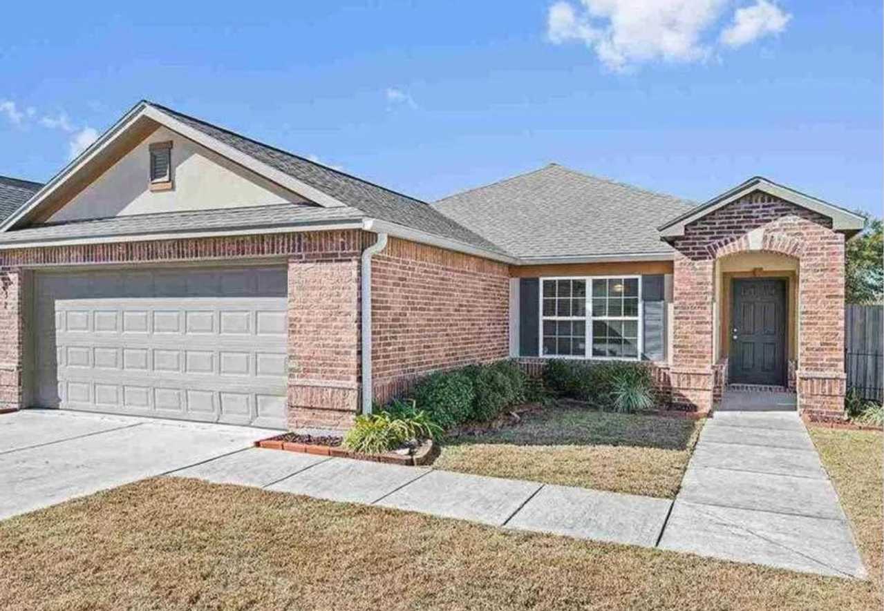 Luxurious 3 bedroom 2 bath home in the Heart of Baton Rouge!