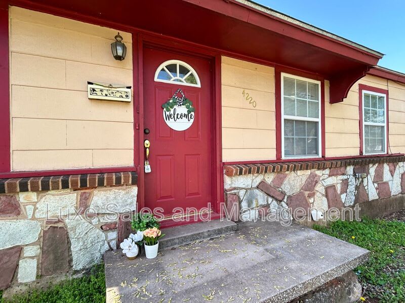 4220 SE 25th St