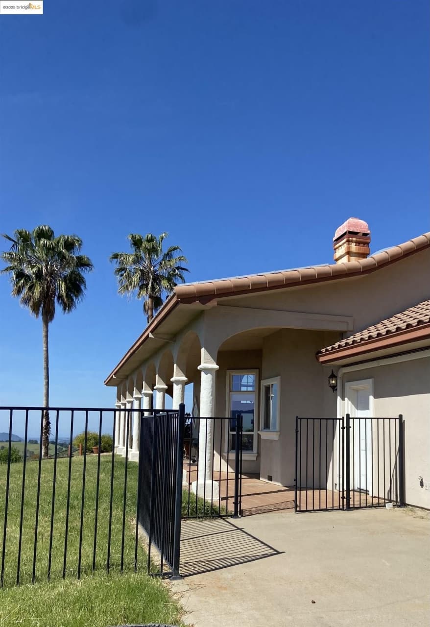 22411 Lakeview Heights