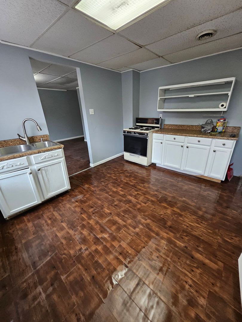 Upper 3 bedroom unit