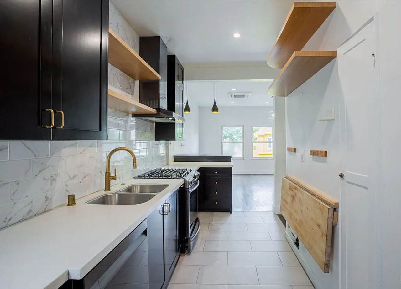 Charming 1920s Parisian-Inspired 1b1b townhouse with vintage charm in stylish Echo park area.