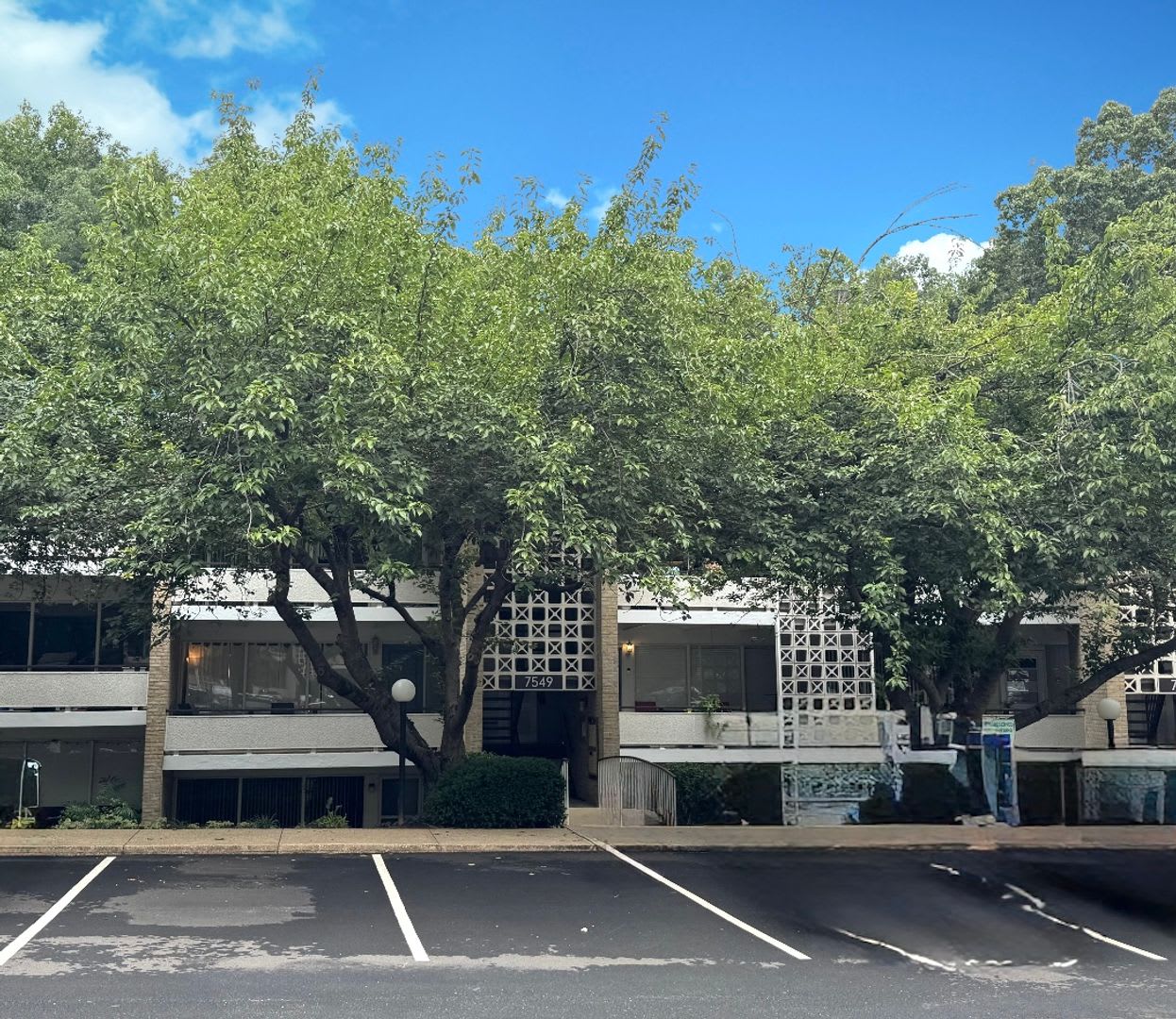 Charming 3 BR/2 BA Condo in Bethesda!