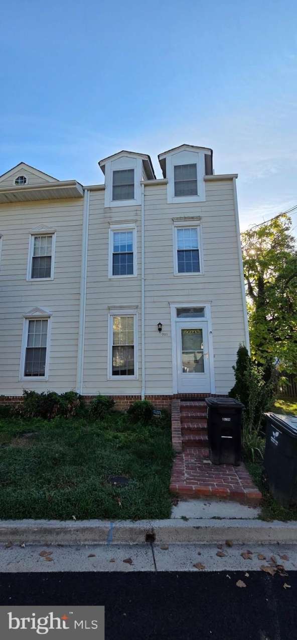 2013 N OAKLAND Street