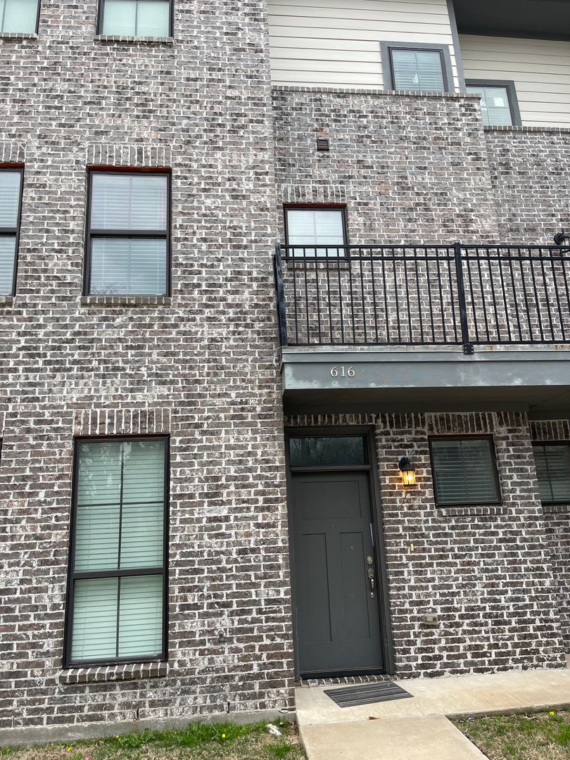 Northgate Area - 4 bedroom / 3 bath / 3 story / 2 car garage