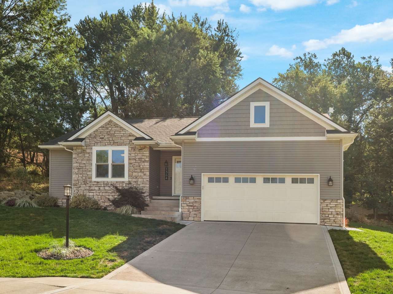 For Lease – Beautiful 3 Bedroom Home