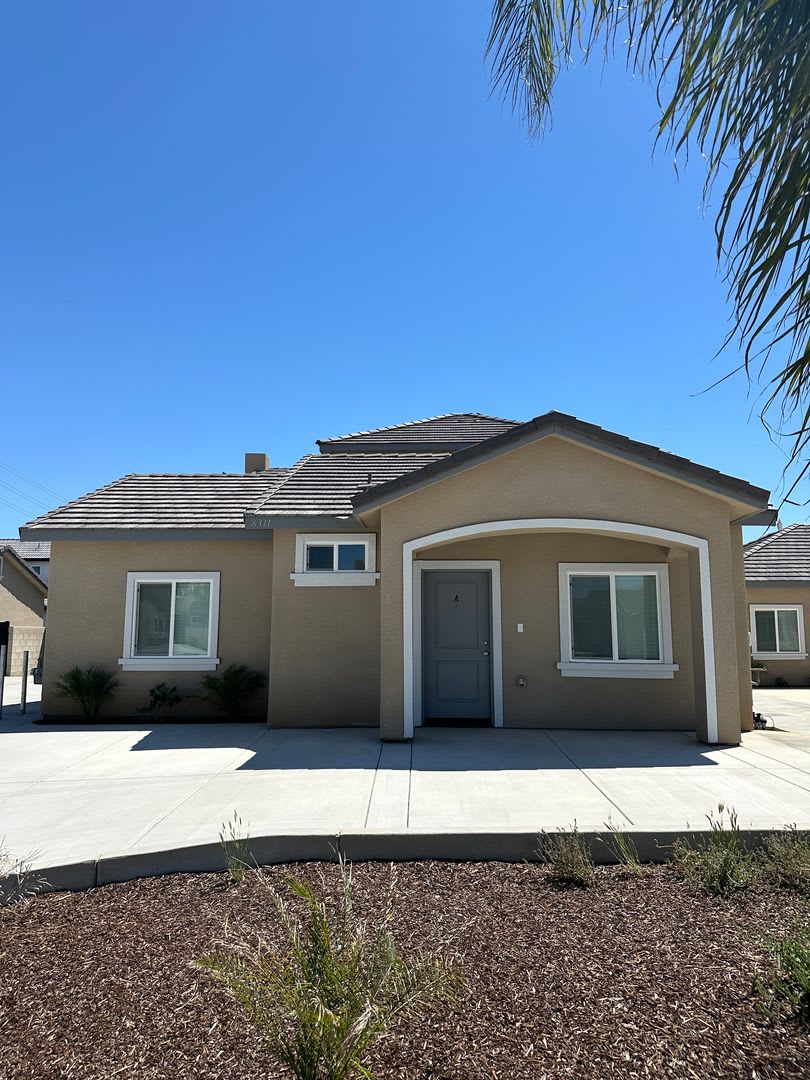 Spacious 5-Bedroom Townhome in Northwest Bakersfield