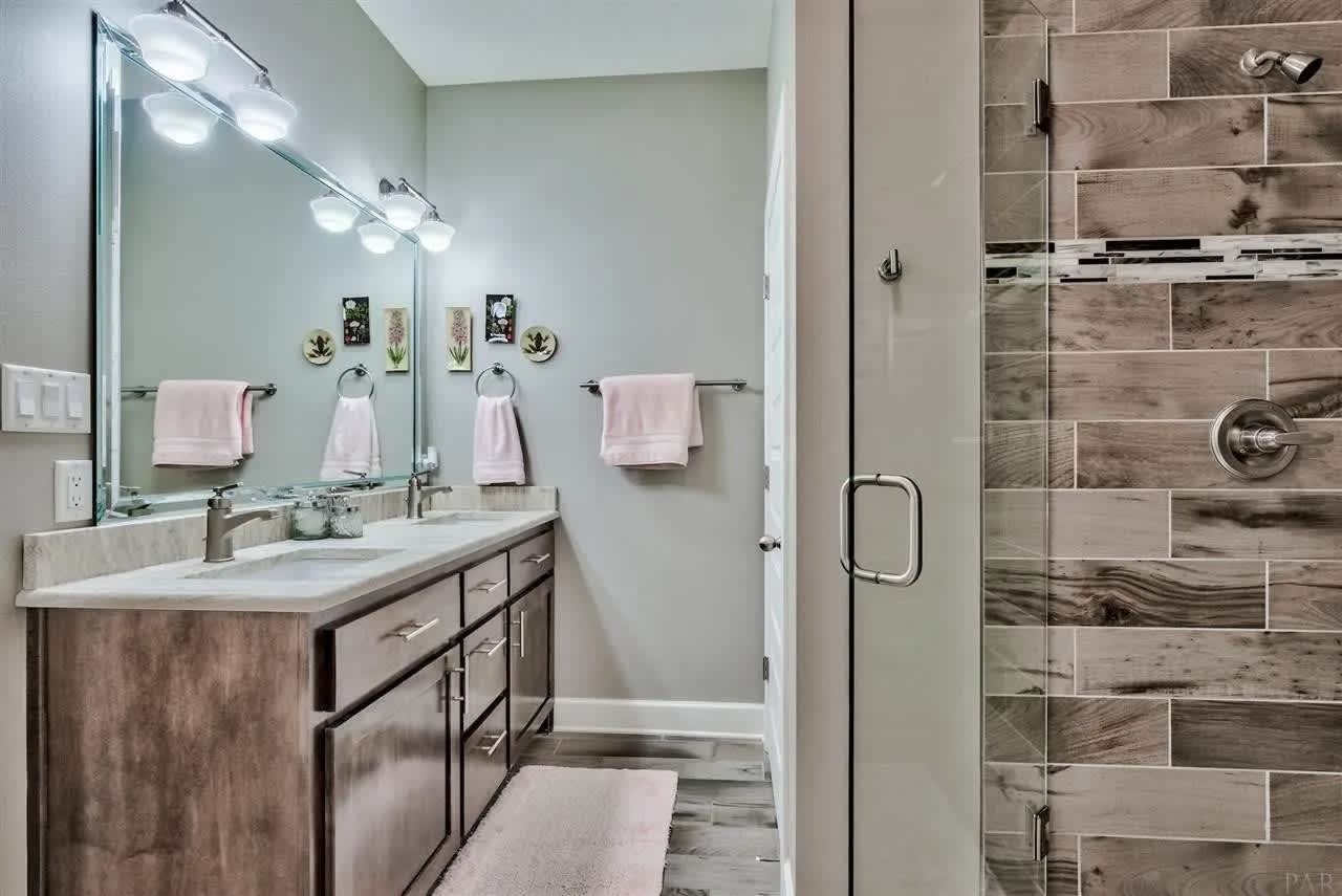 1121 East Maxwell Street