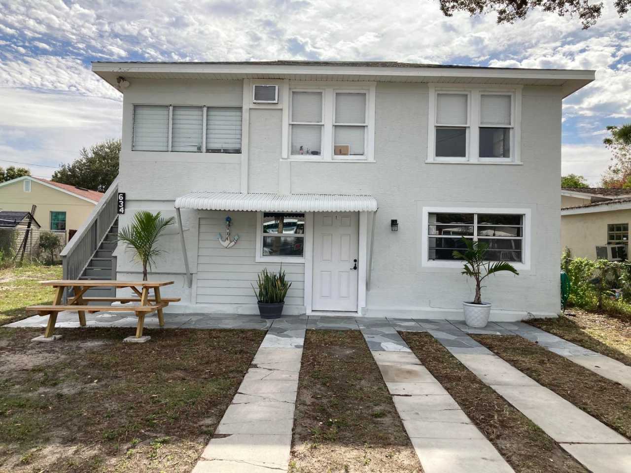 1 bed 1 bath unit in Fairmont Park - Tarpon Springs