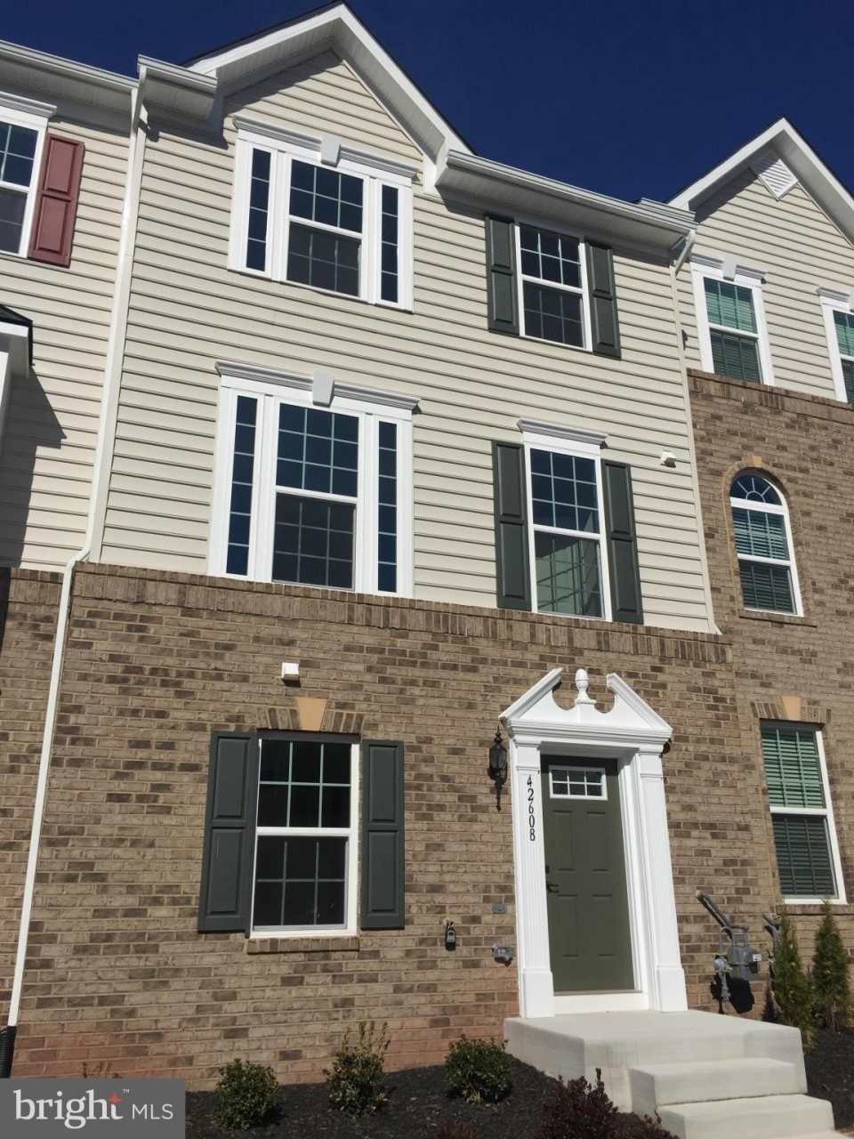 42608 SMOKEY EMBERS Terrace