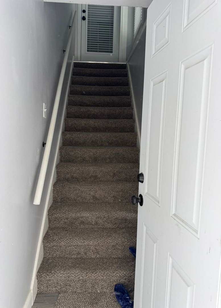 2nd floor 2 bedroom 1 bath newly remodeled unit