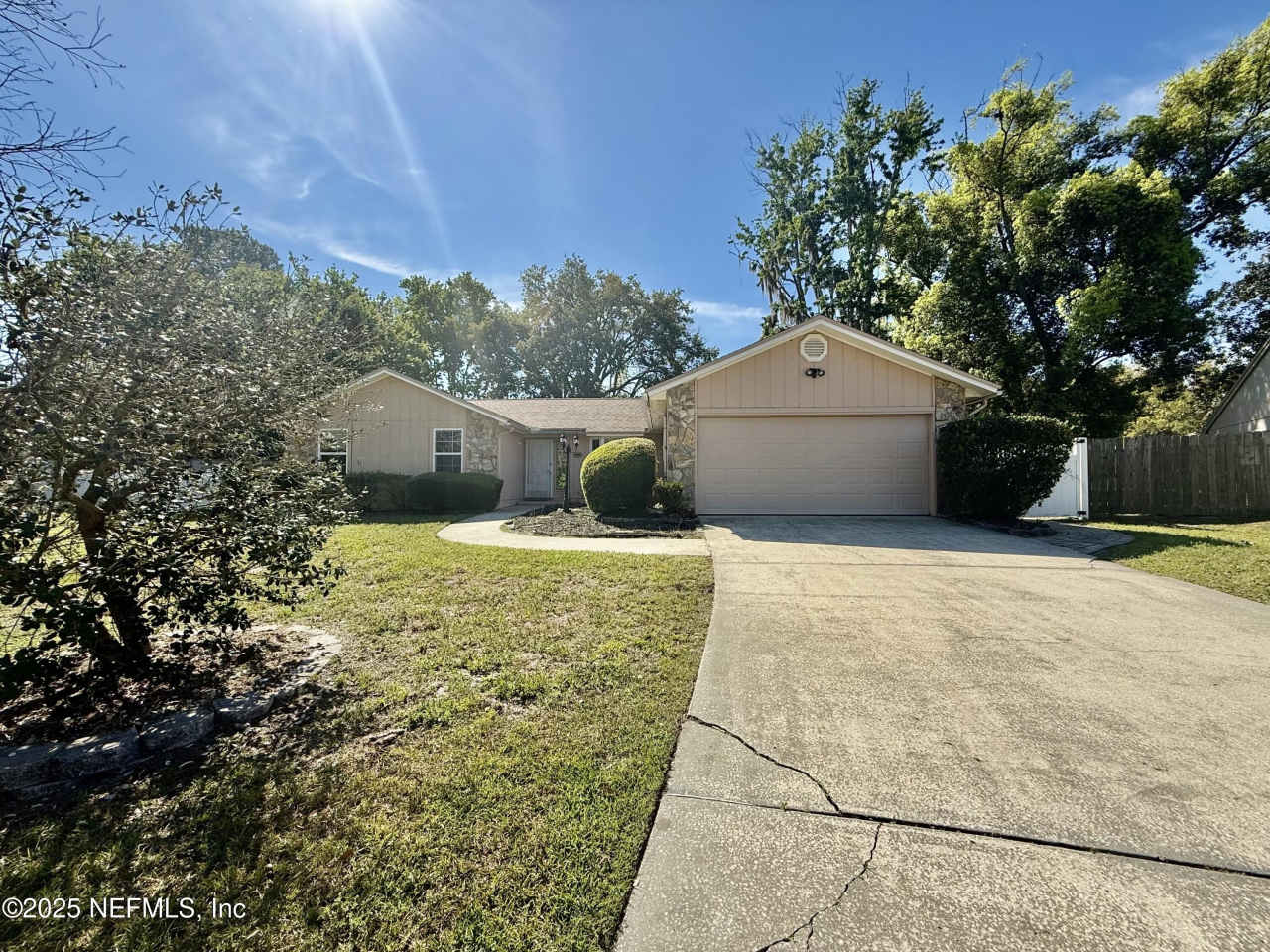 2285 RICHARD LEE Street