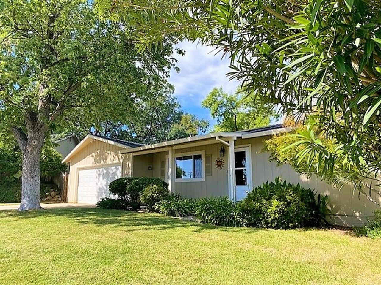 Lovely Home in W. Redding!!